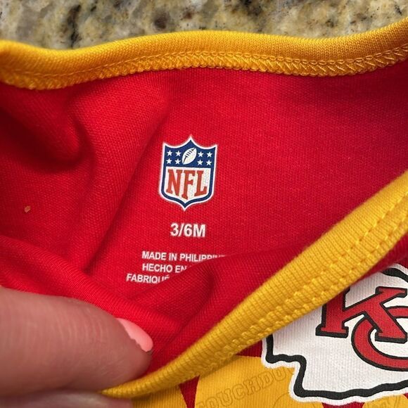 NWT Kansas City Chiefs  🏈 onesie - Picture 3 of 10